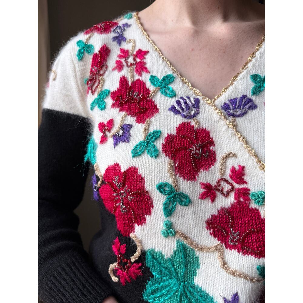 Vintage 80s Beaded Angora Sweater | Floral Wrap Knit | Appliqué Holiday| Size M - Picture 4 of 8